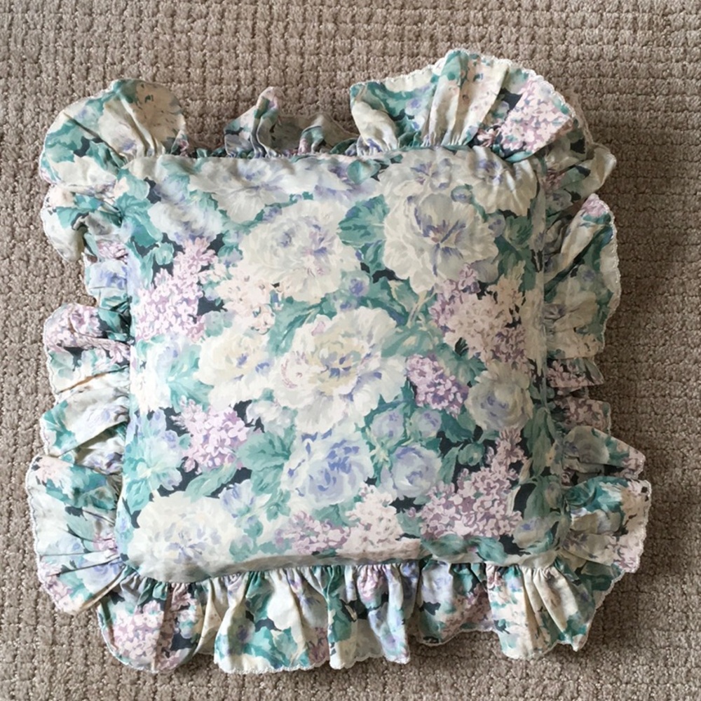 Decorative pillow
